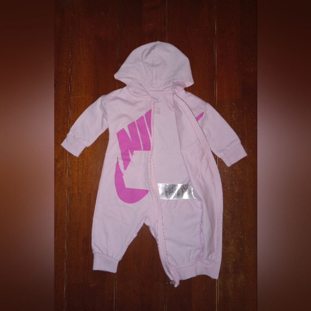 Girls Nike hooded full bodysuit - Picture 3 of 10